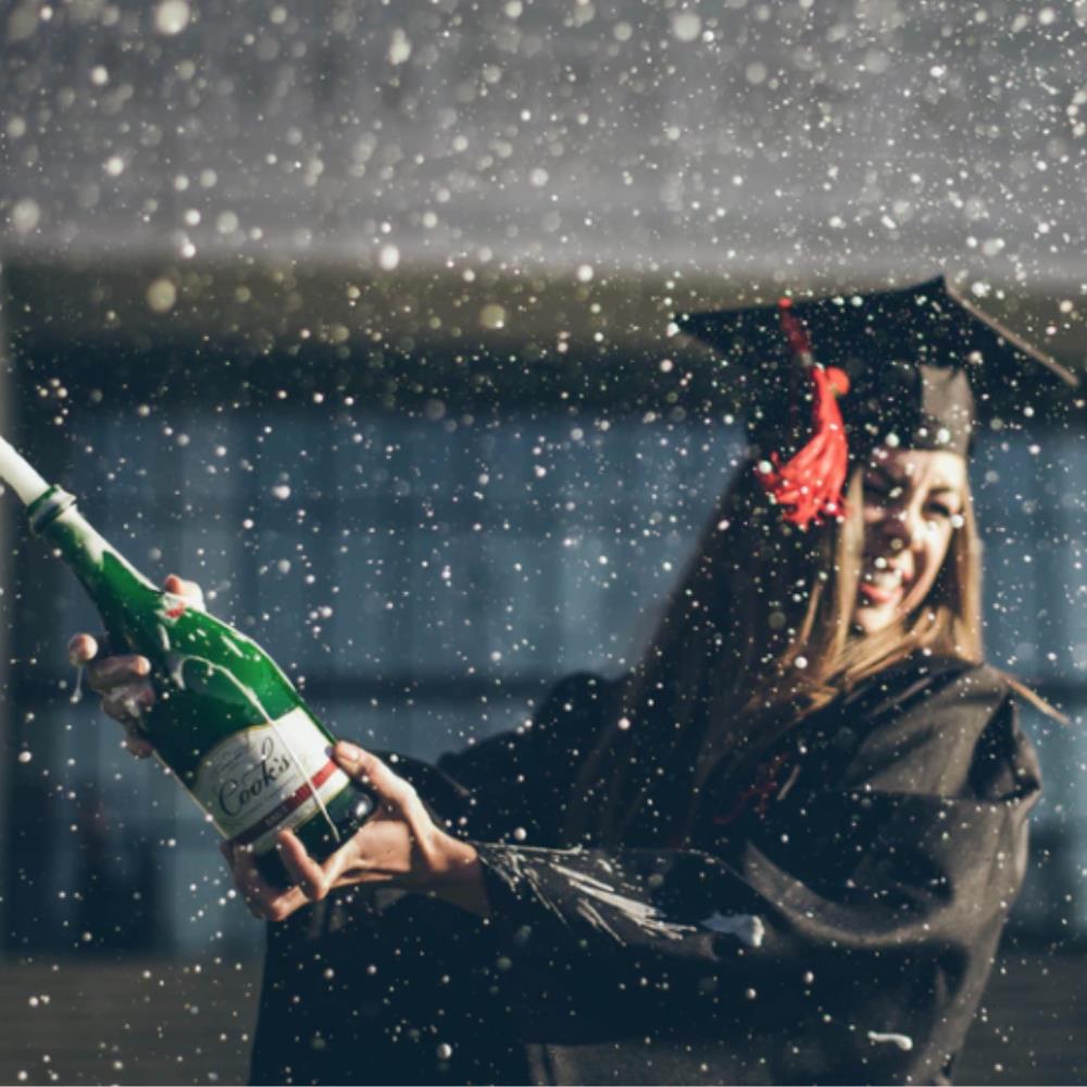 Image for blog Strategies to Pay Off Your Student Loans Before Graduation