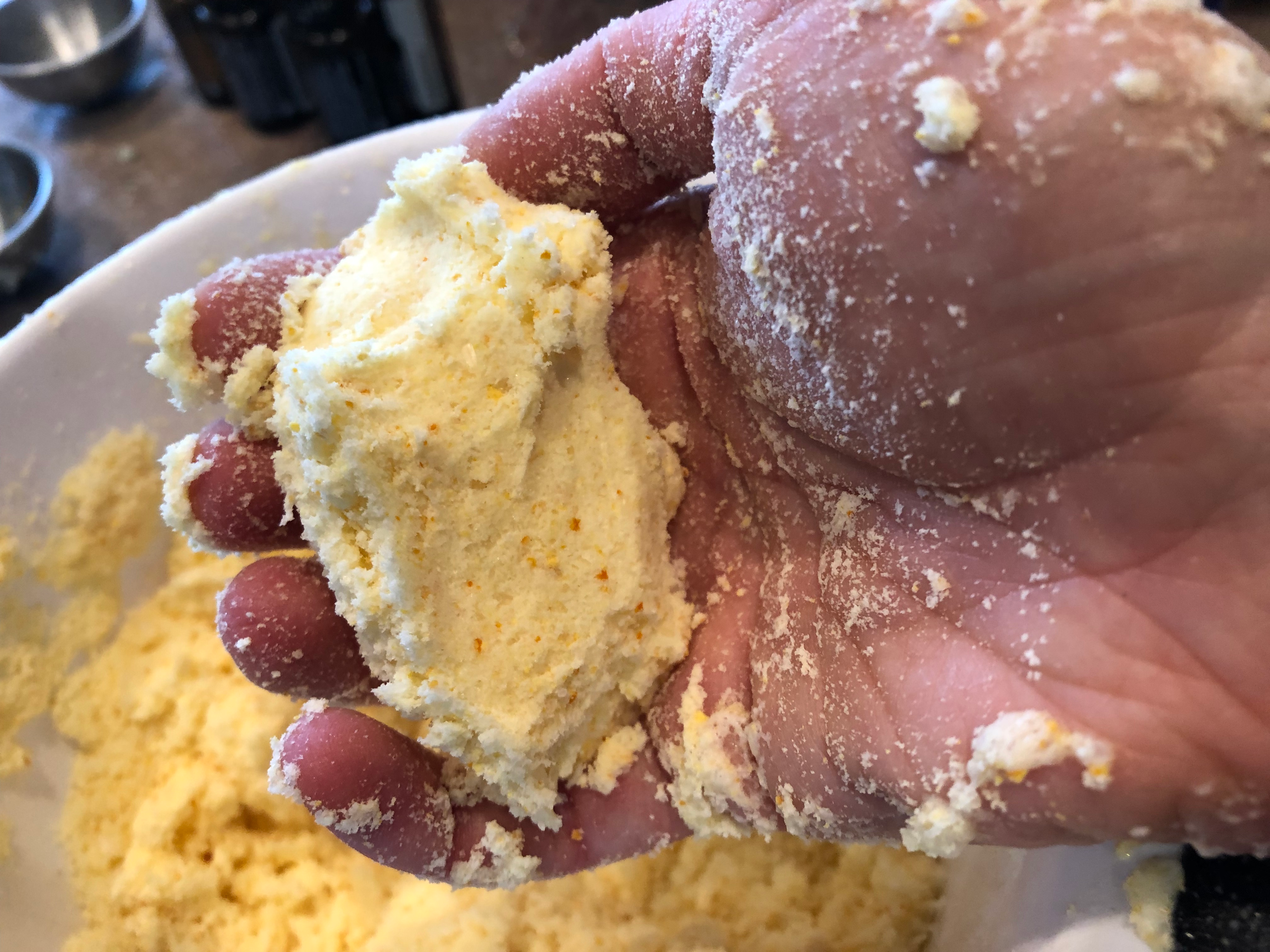 The consistency of the bath bomb mixture should be like wet sand.